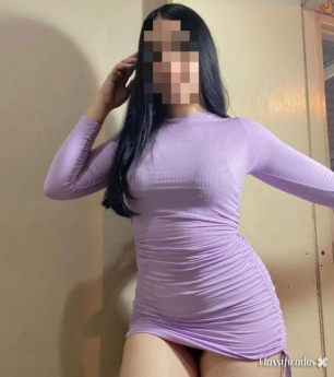 namoradinha iniciante que adora beijar de língua.